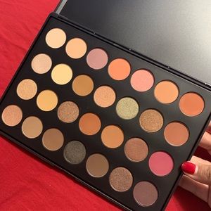 Luxima eyeshadow palette